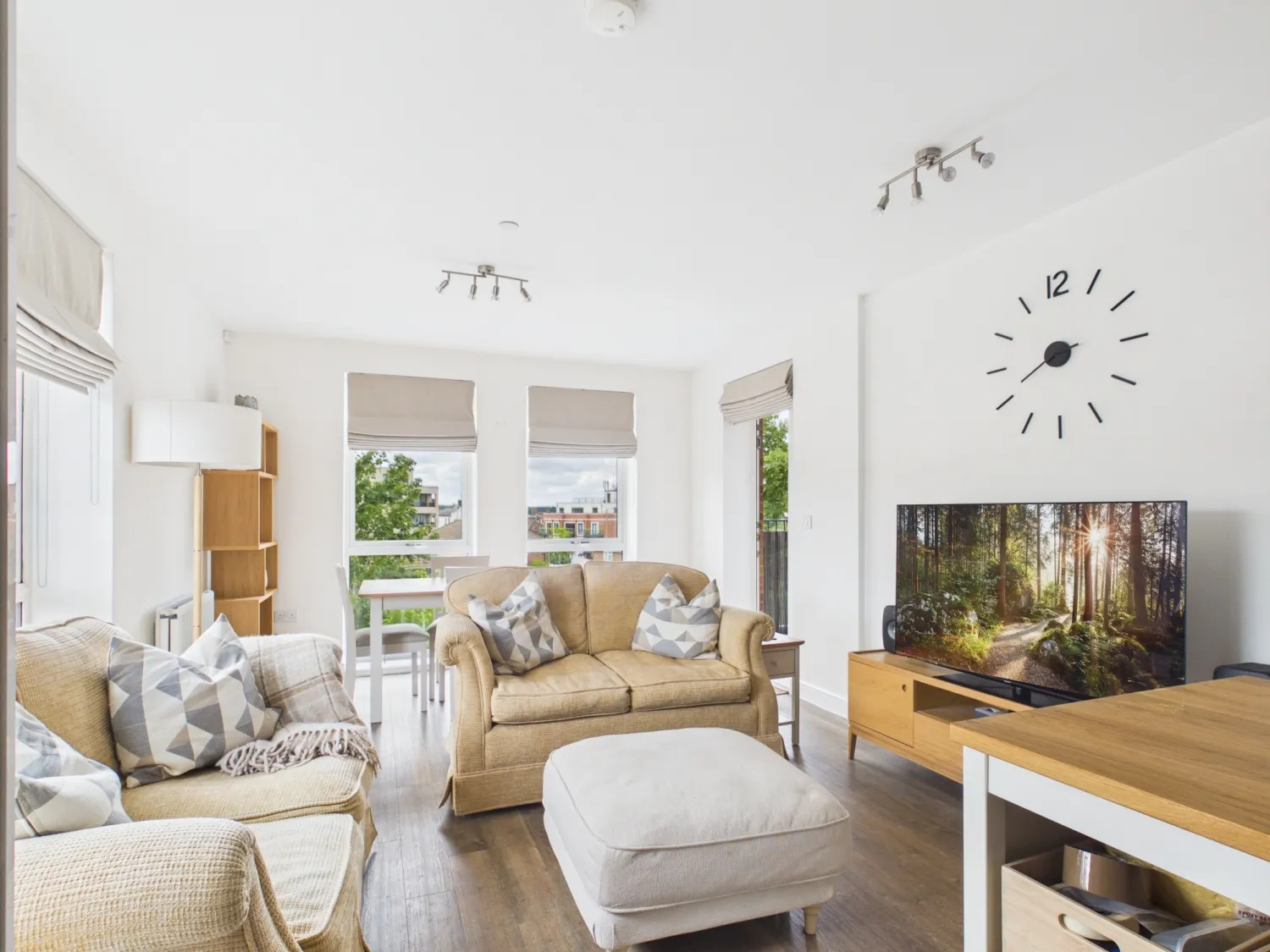 Flat Magdalene Gardens in Greater London