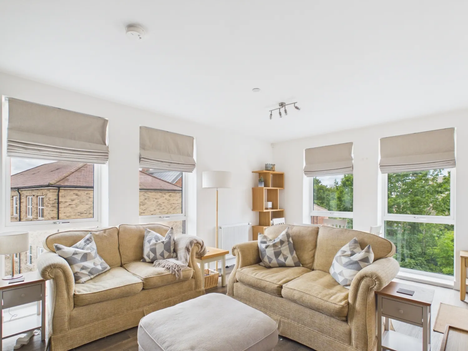 Flat Magdalene Gardens in Greater London