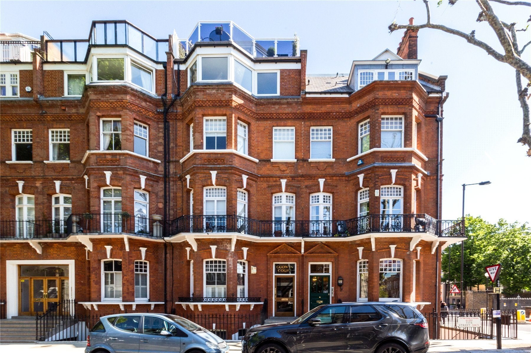 Flat Tite Street in Greater London