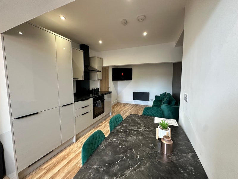 Flat Kings Road in Trafford