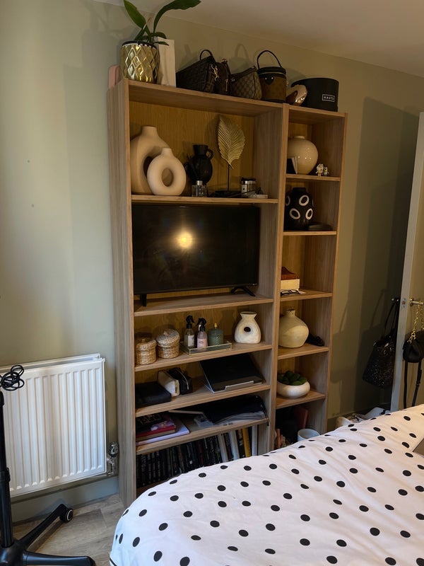 Room Dingwall Road in Greater London