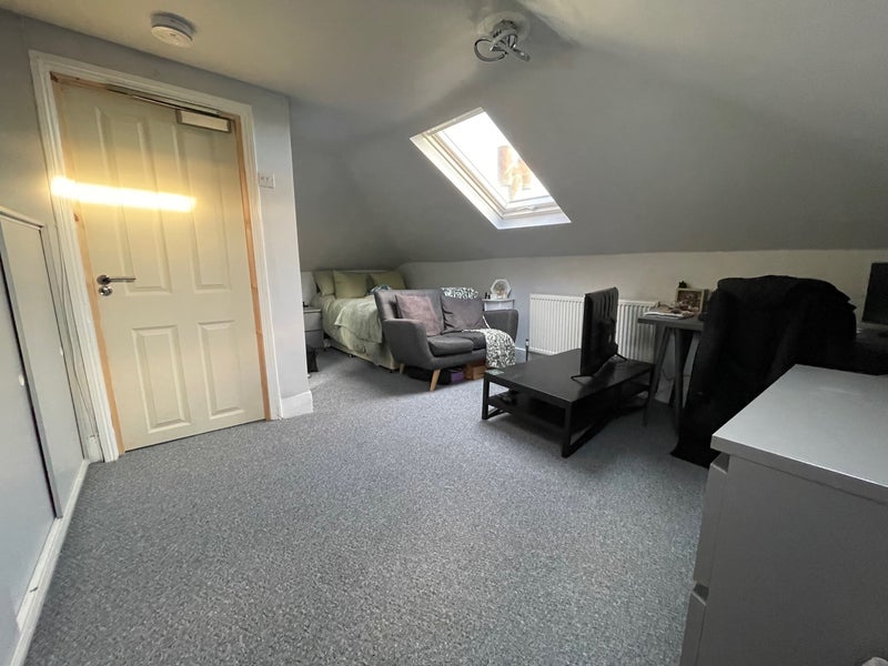 Room Grange Park Road in Greater London