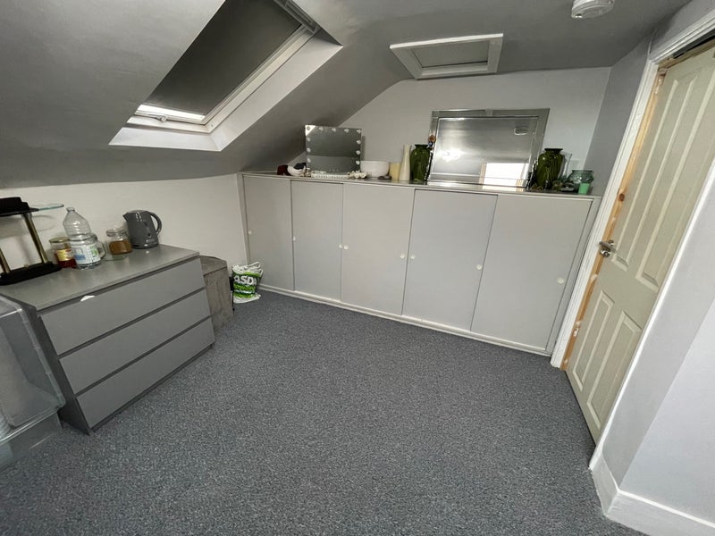 Room Grange Park Road in Greater London