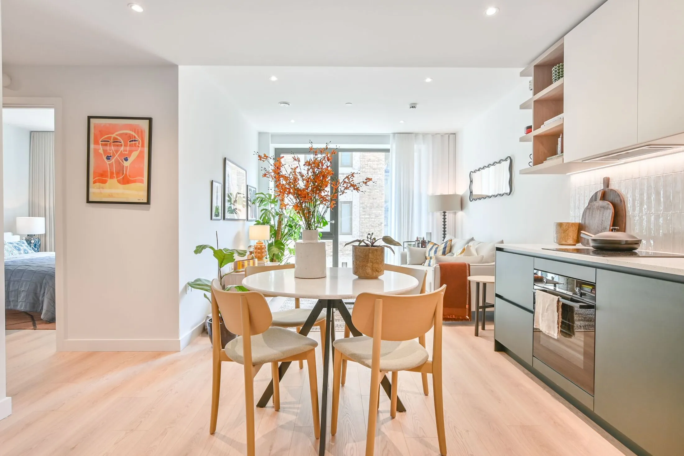 Flat Cairnfield Avenue in Greater London