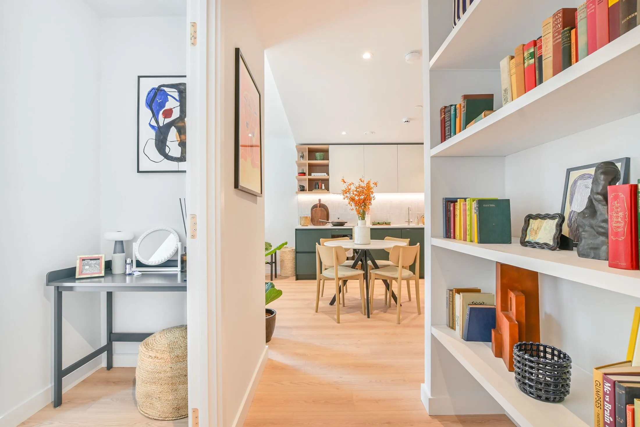 Flat Cairnfield Avenue in Greater London