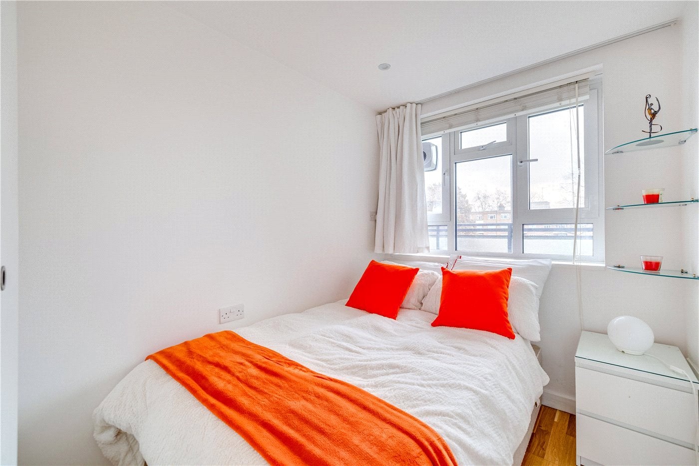 Flat Broomhouse Lane in Greater London
