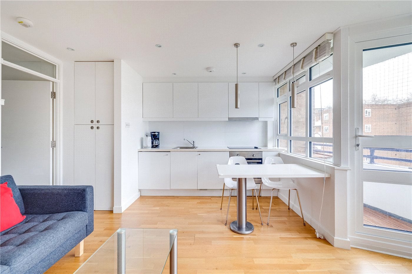 Flat Broomhouse Lane in Greater London