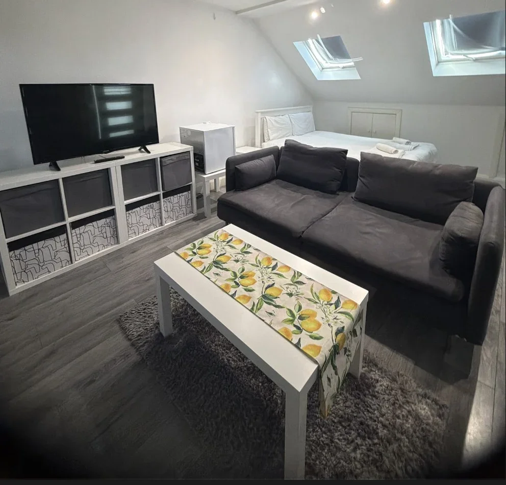 Flat Norbury Close in Greater London