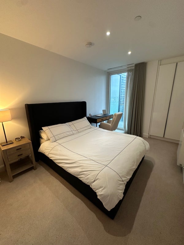 Room Harbour Way in Greater London