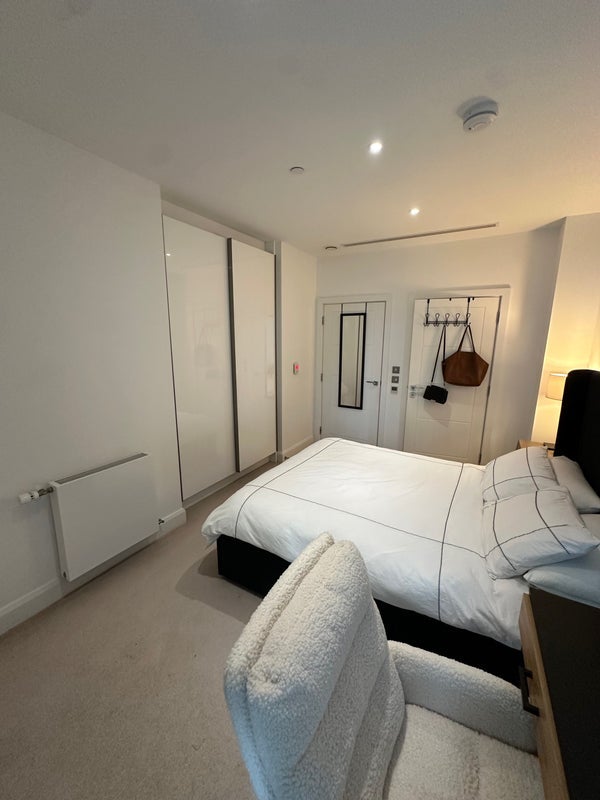 Room Harbour Way in Greater London
