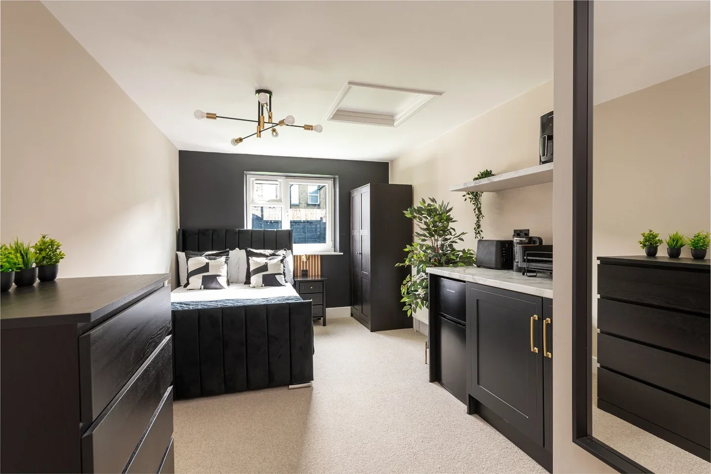 Room Selbourne Road in Gillingham