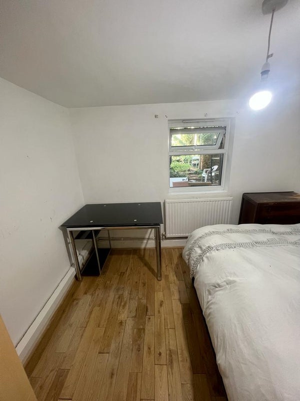 Flat Albion Road in Greater London