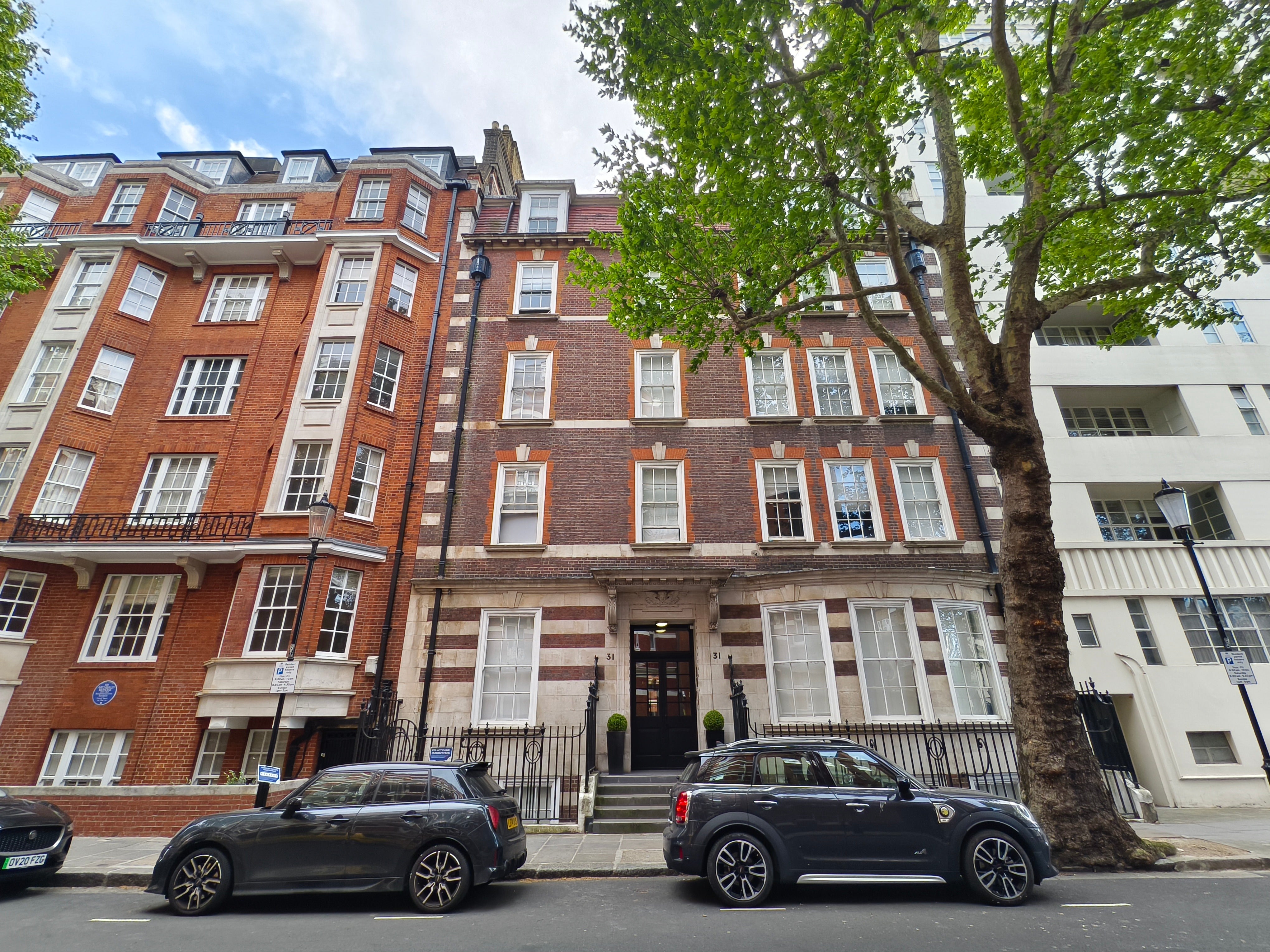 Flat Sloane Avenue in Greater London