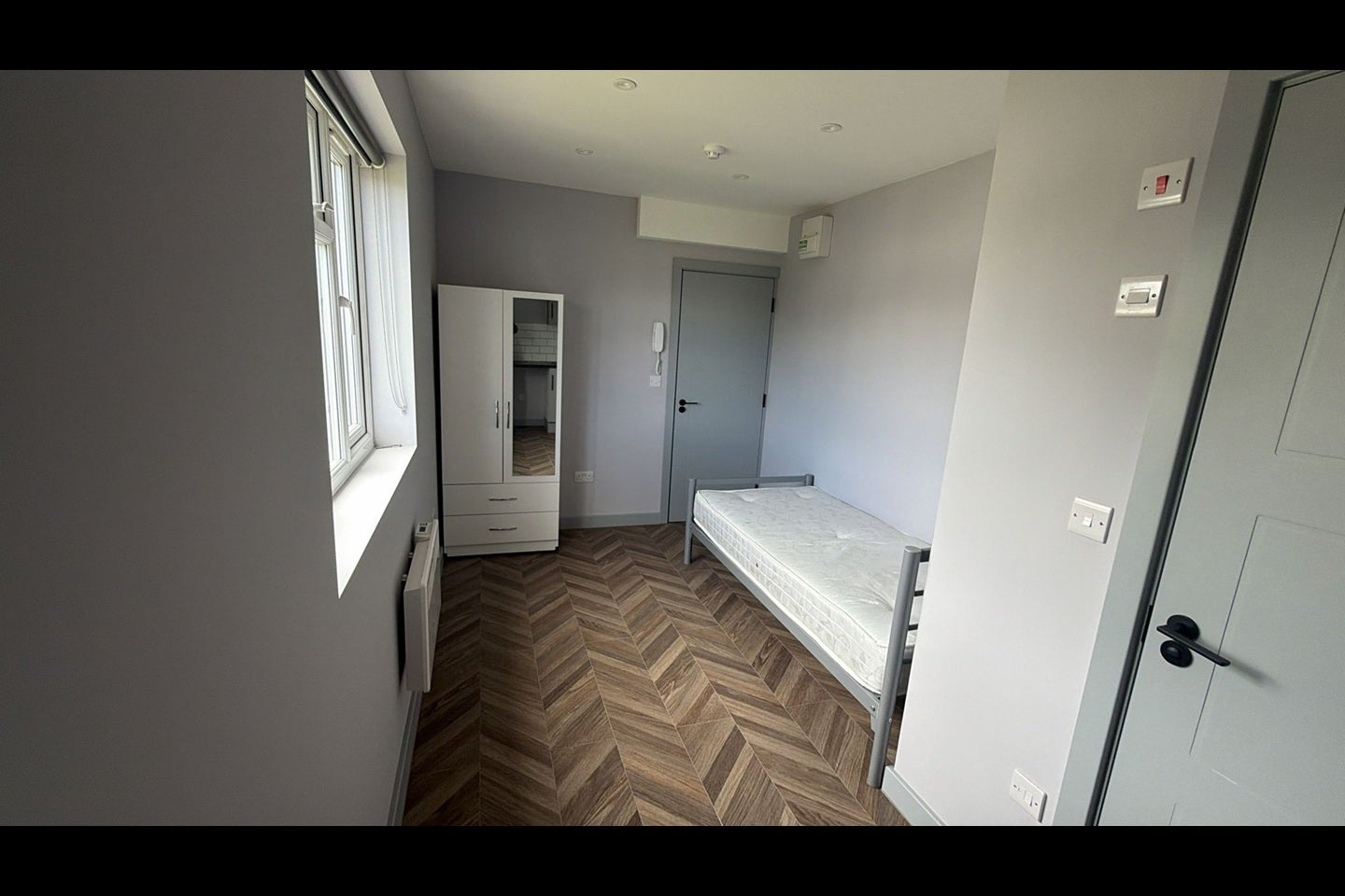Flat Kenyngton Drive in Borough of Spelthorne
