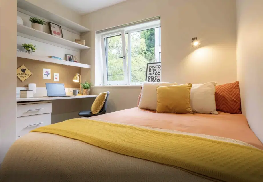 Flat Egham Hill in Borough of Runnymede