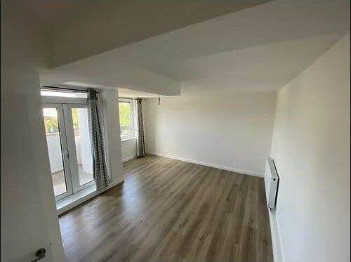 Flat Buttsbury Road in Greater London
