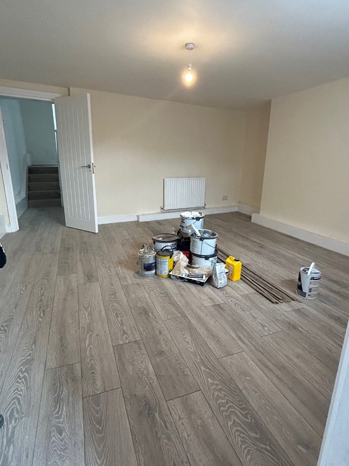 Flat Bounces Road in Greater London
