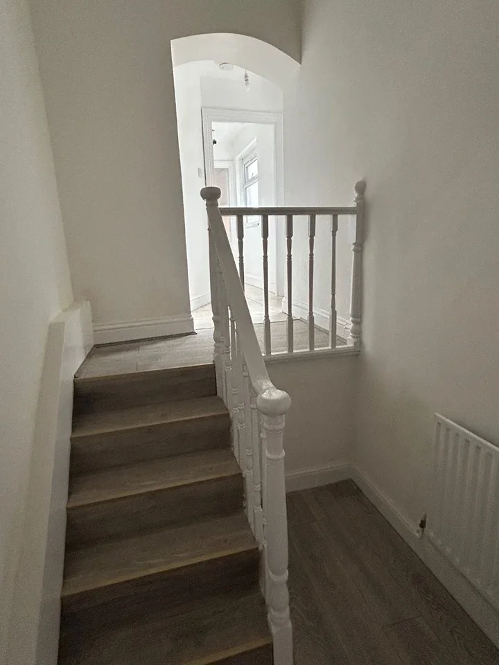 Flat Bounces Road in Greater London