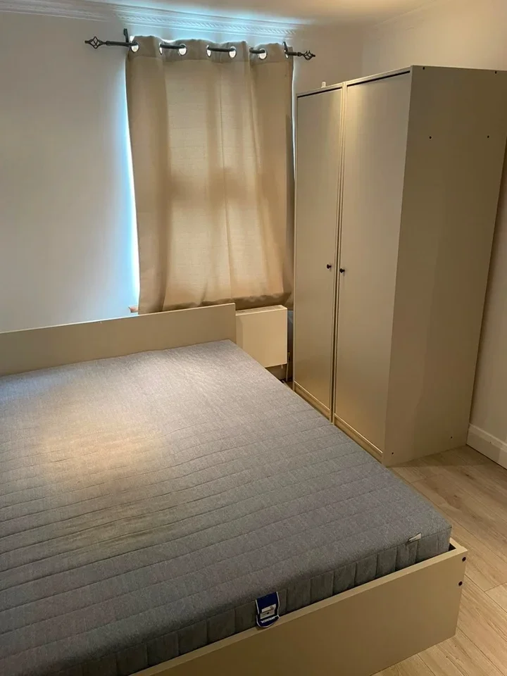 Room Tomswood Hill in Greater London