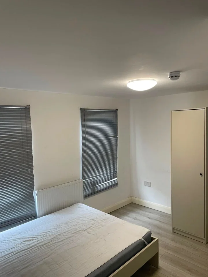 Room Tomswood Hill in Greater London