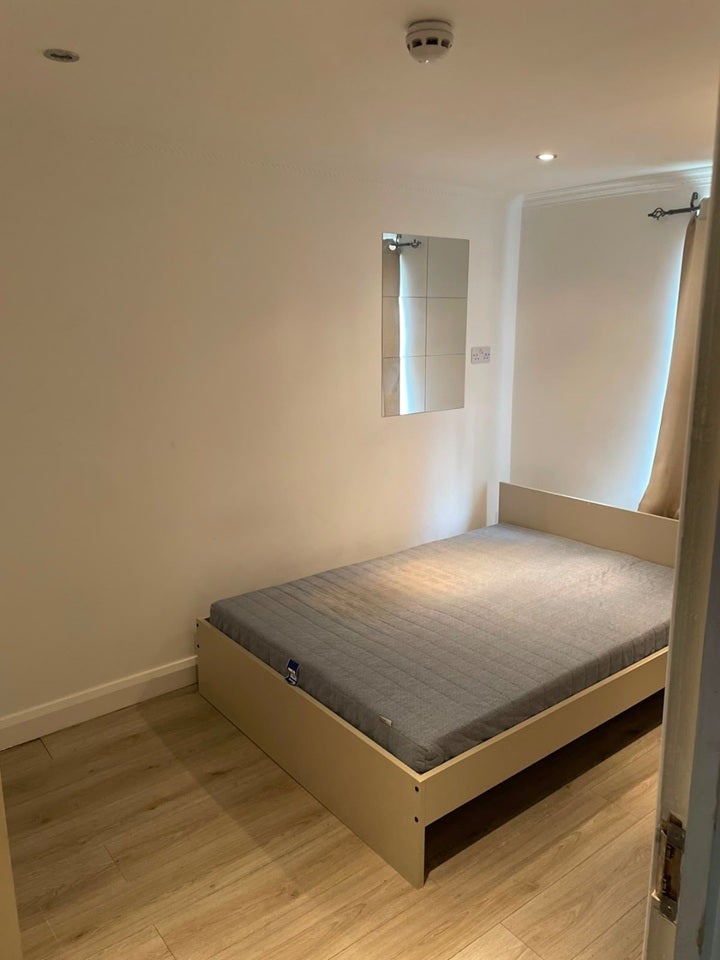 Room Tomswood Hill in Greater London