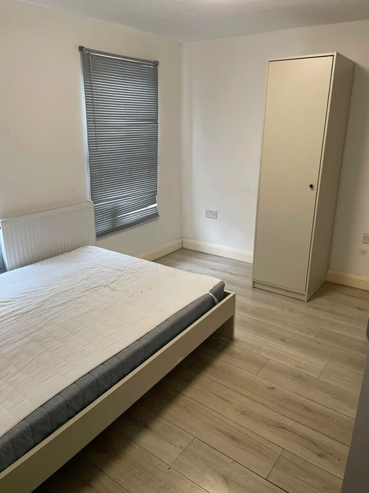 Room Tomswood Hill in Greater London