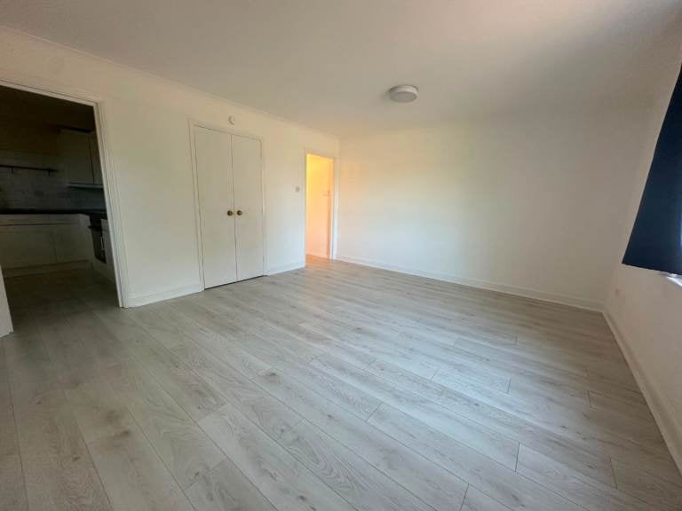 Flat Croydon Grove in Greater London