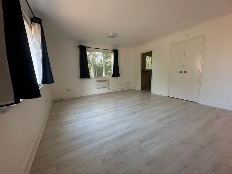 Flat Croydon Grove in Greater London