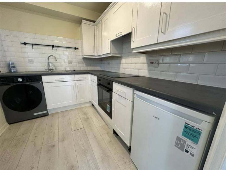 Flat Croydon Grove in Greater London