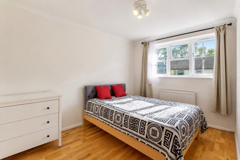Room Delaford Road in Greater London