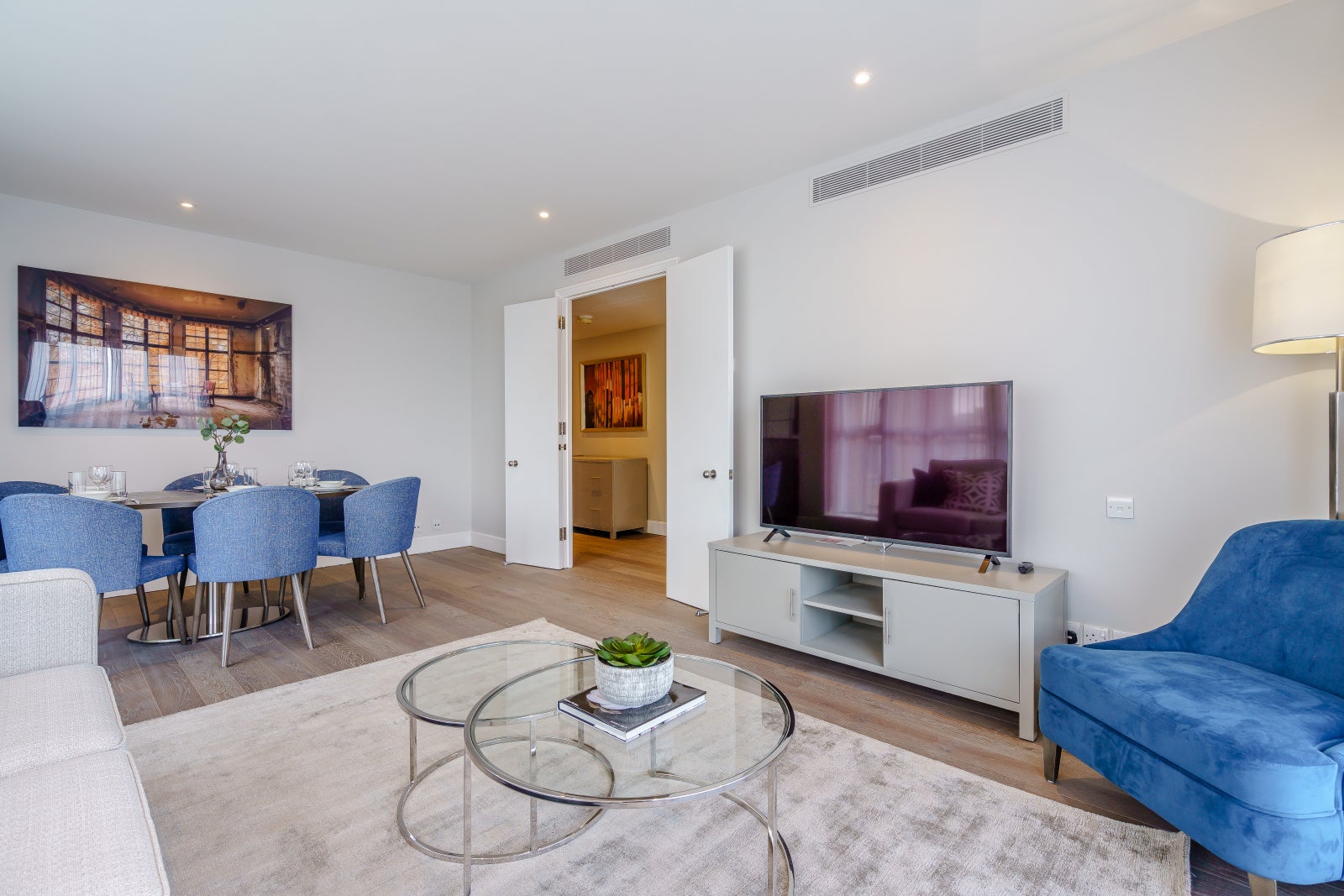 Flat Westferry Circus in Greater London