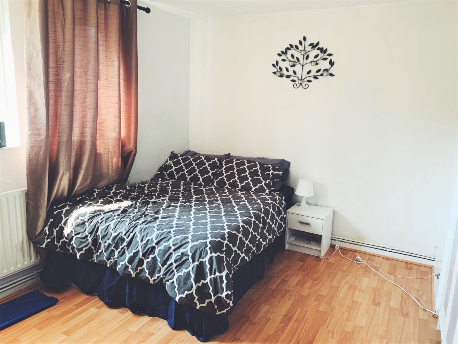 Flat Wennington Road in Greater London