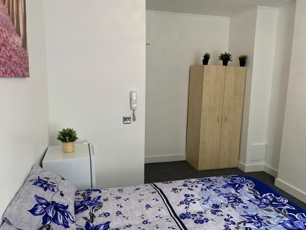 Room Colonels Walk in Greater London