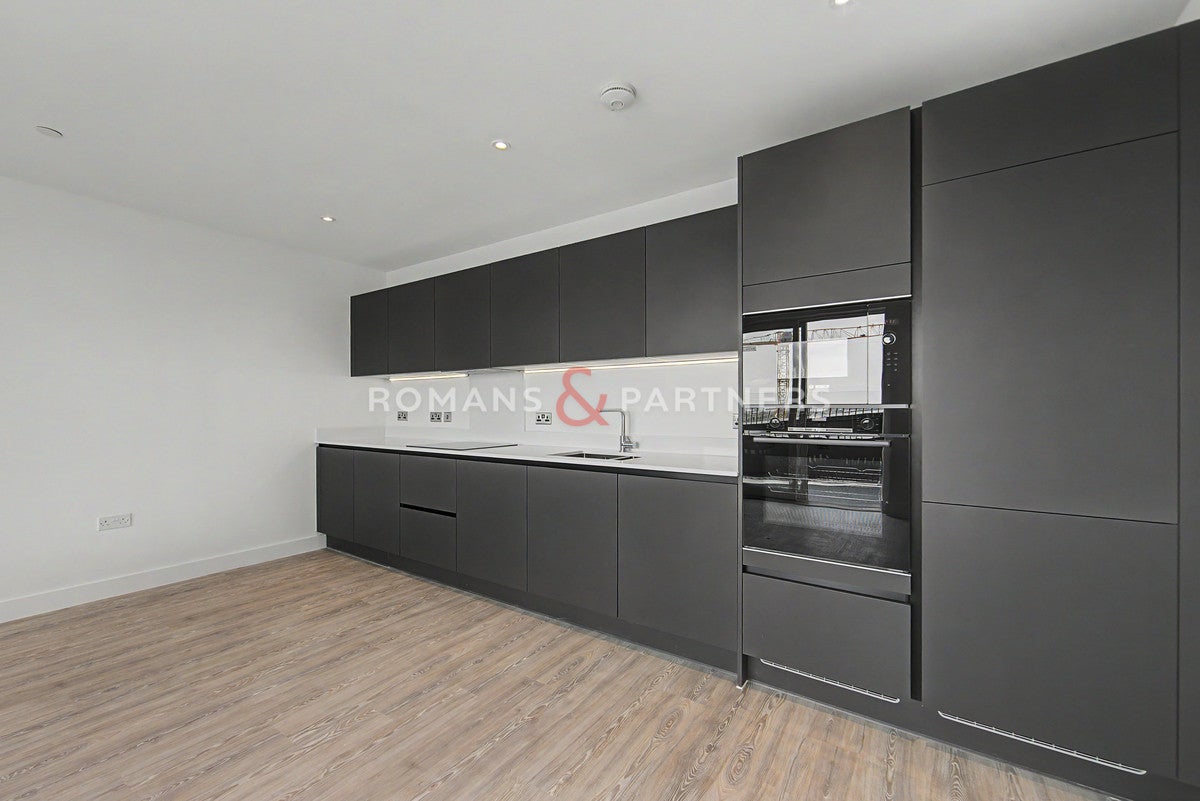 Flat Chequers Lane in Greater London