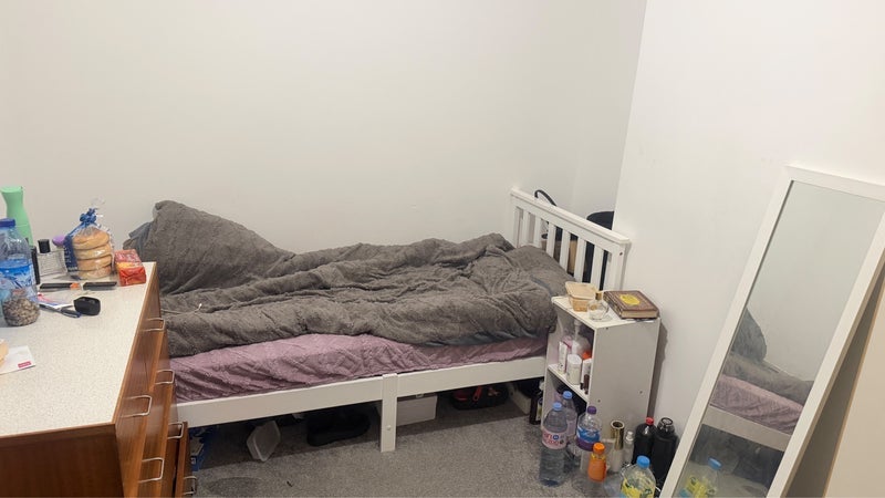 Room Somerset Road in Greater London