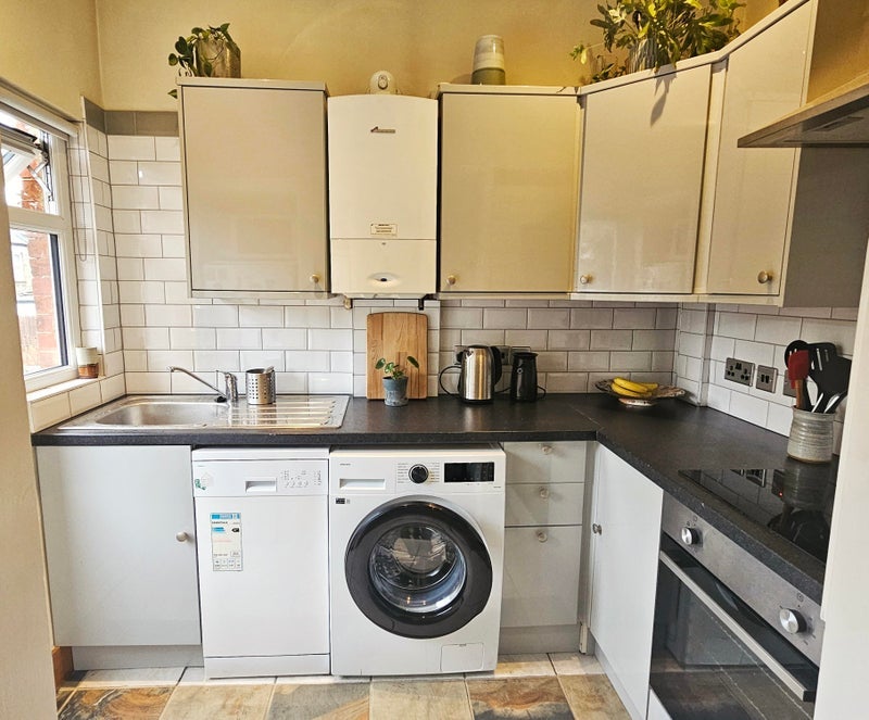 Room Coteford Street in Greater London