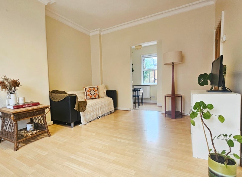 Room Coteford Street in Greater London