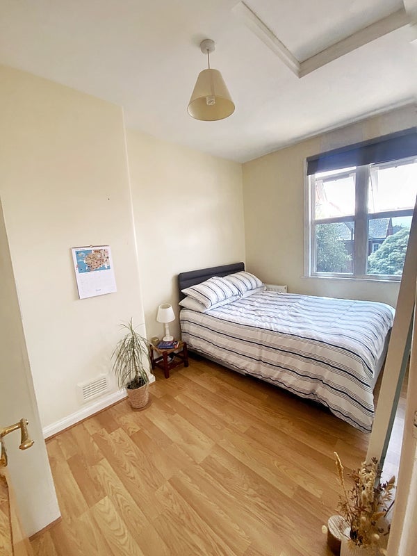Room Coteford Street in Greater London