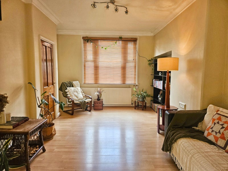 Room Coteford Street in Greater London