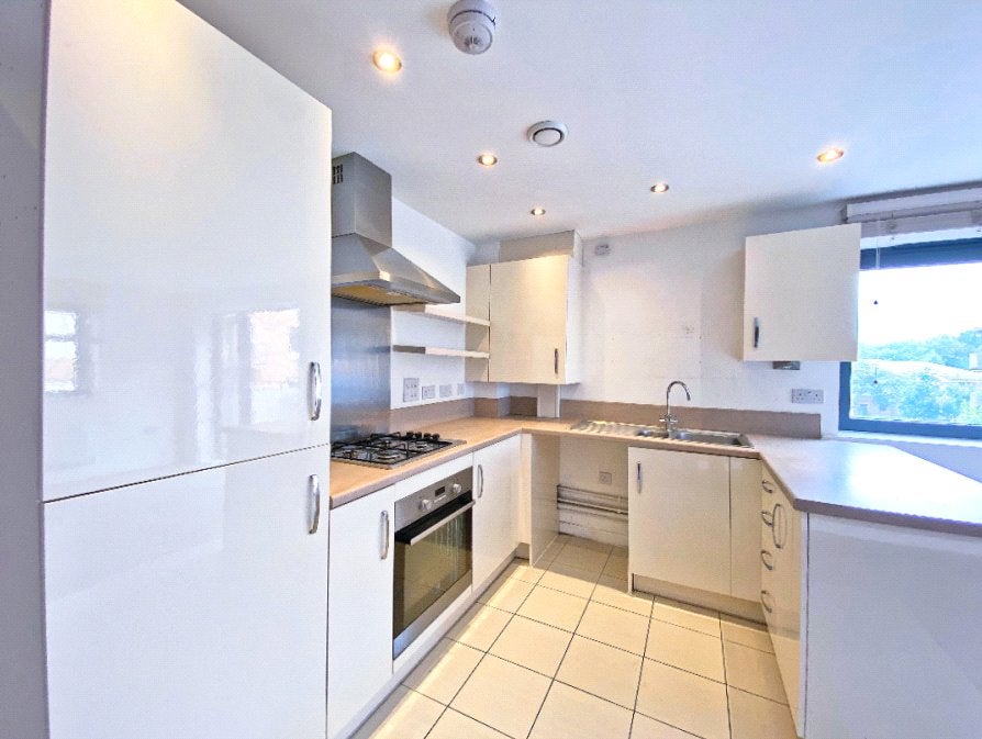 Flat Walnut Tree Close in Guildford
