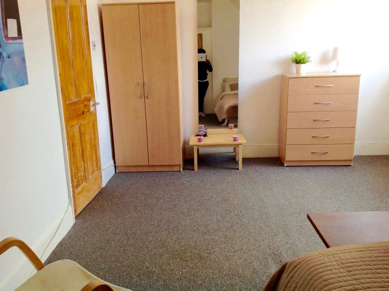 Room Brondesbury Park in Greater London