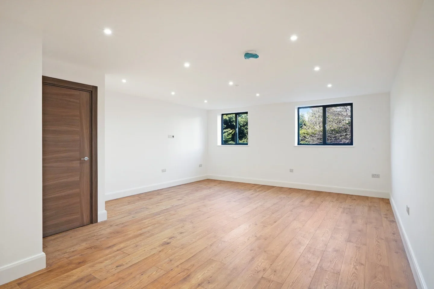 Flat Bushey Grove Road in Hertsmere