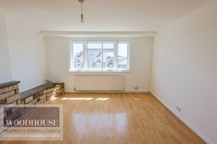 Flat Laburnum Close in Cheshunt