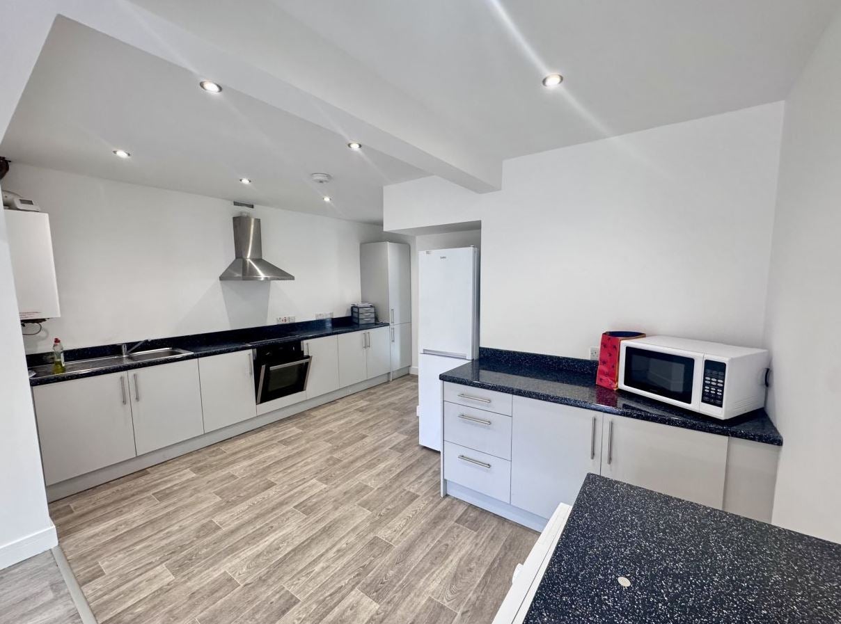 Flat Peacock Crescent in Nottingham