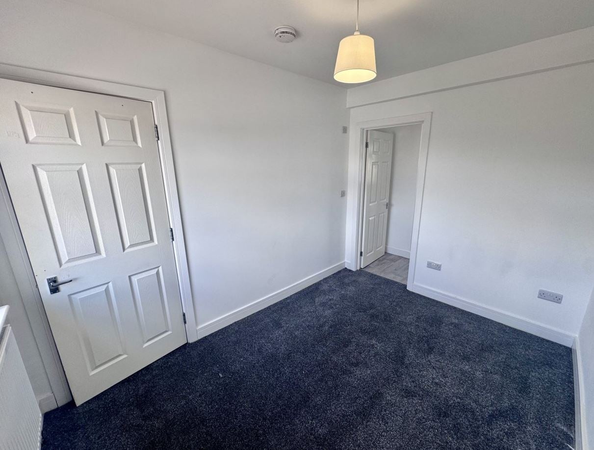 Flat Peacock Crescent in Nottingham