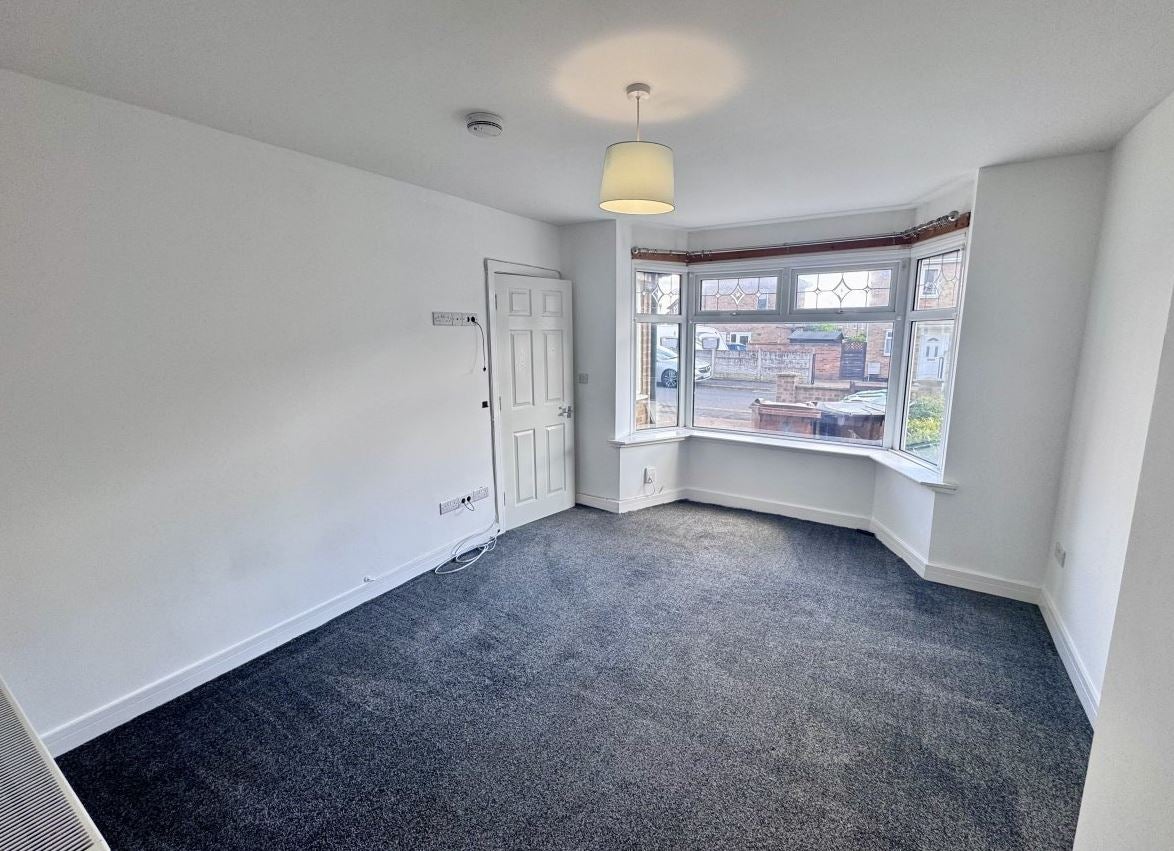 Flat Peacock Crescent in Nottingham