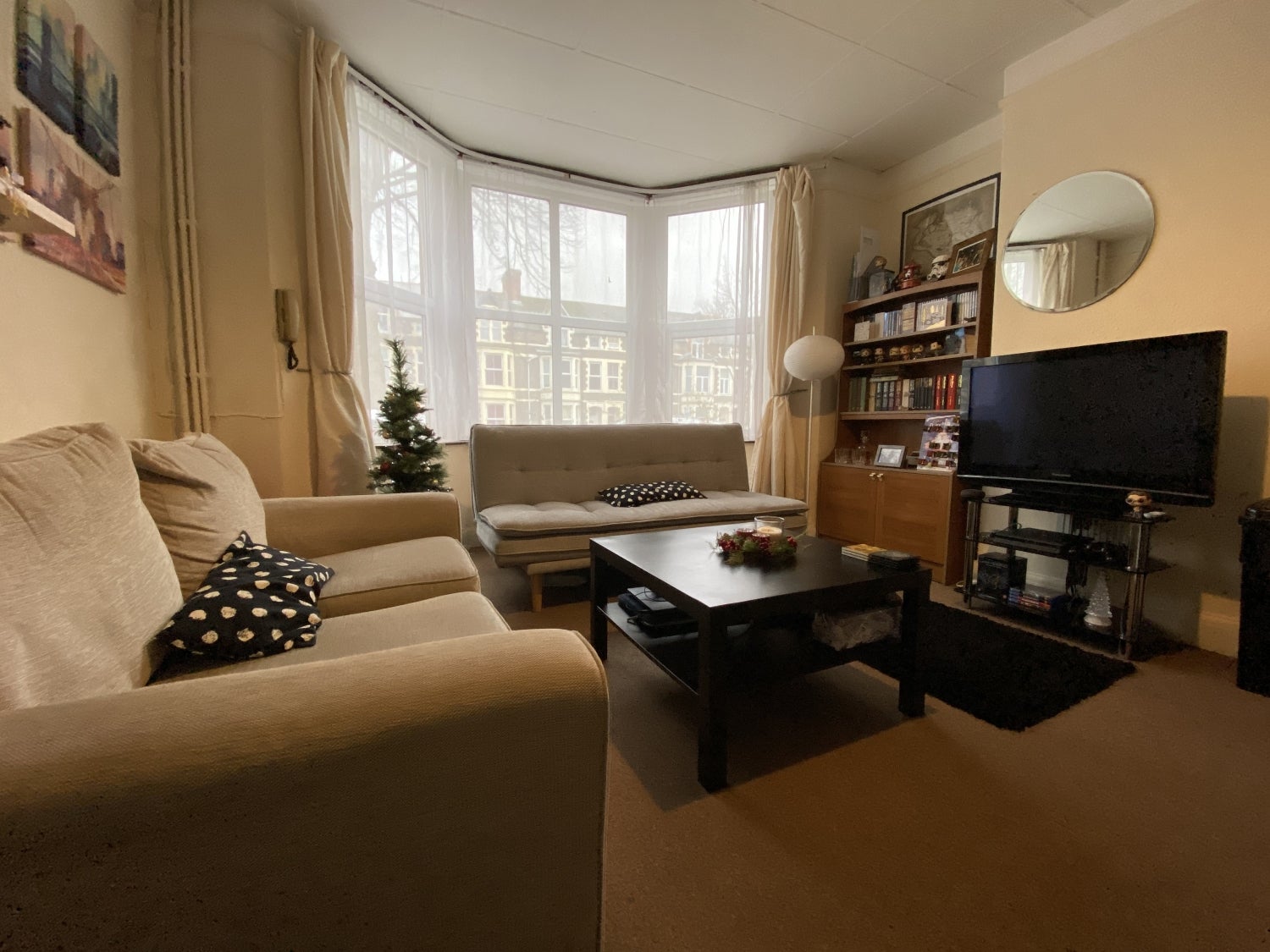 Flat Llanbleddian Gardens in Cardiff