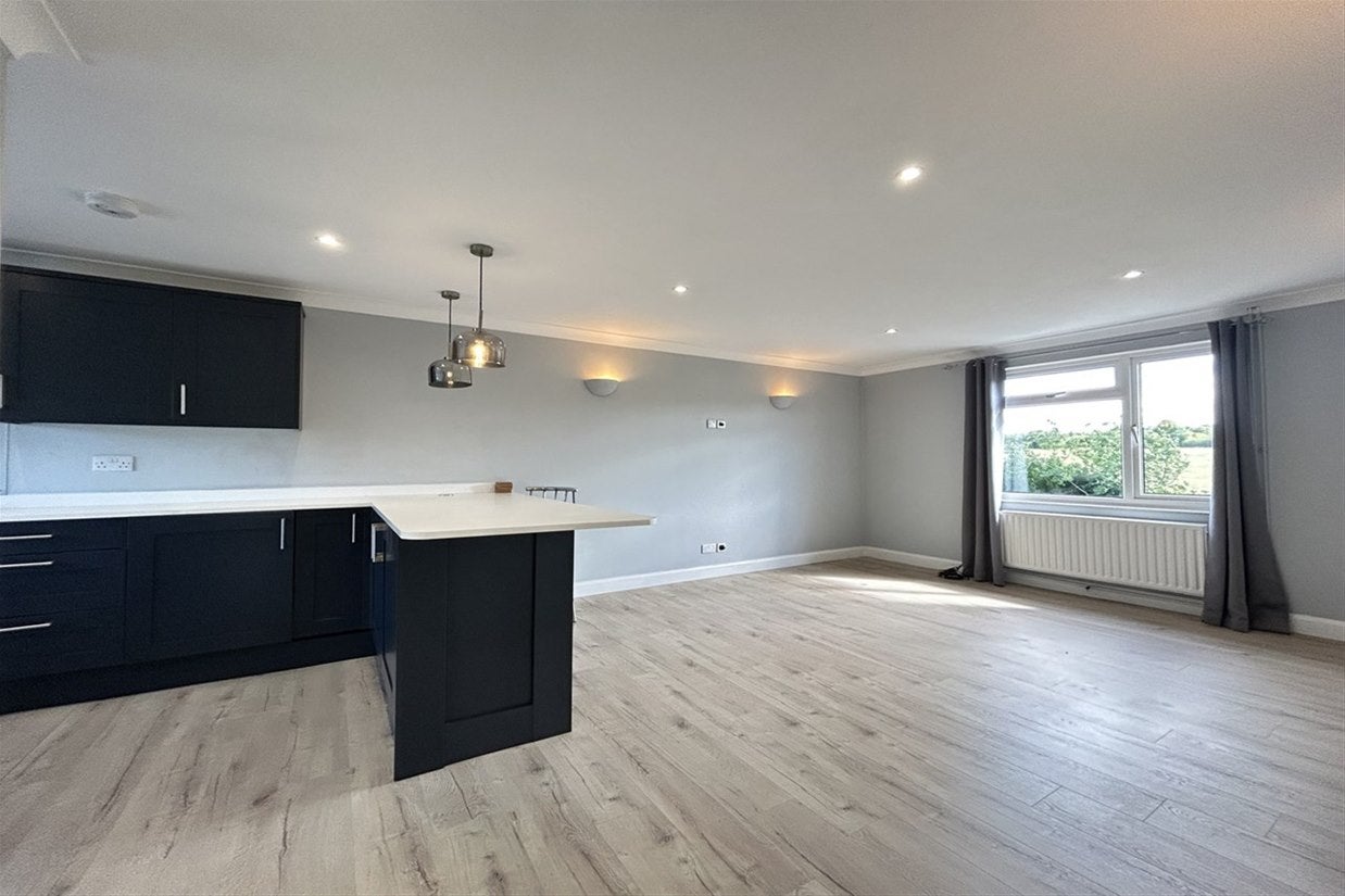 Flat Vidlers Farm in Basingstoke and Deane
