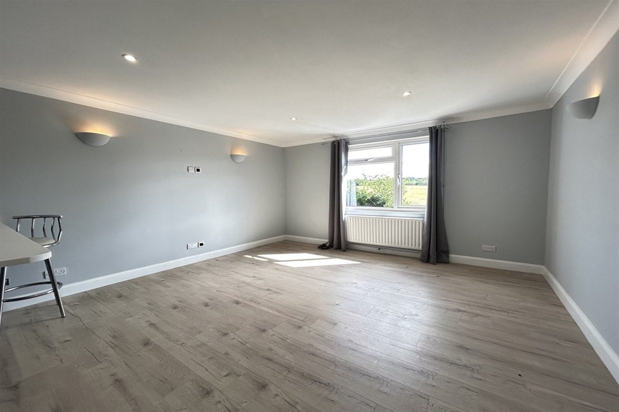 Flat Vidlers Farm in Basingstoke and Deane