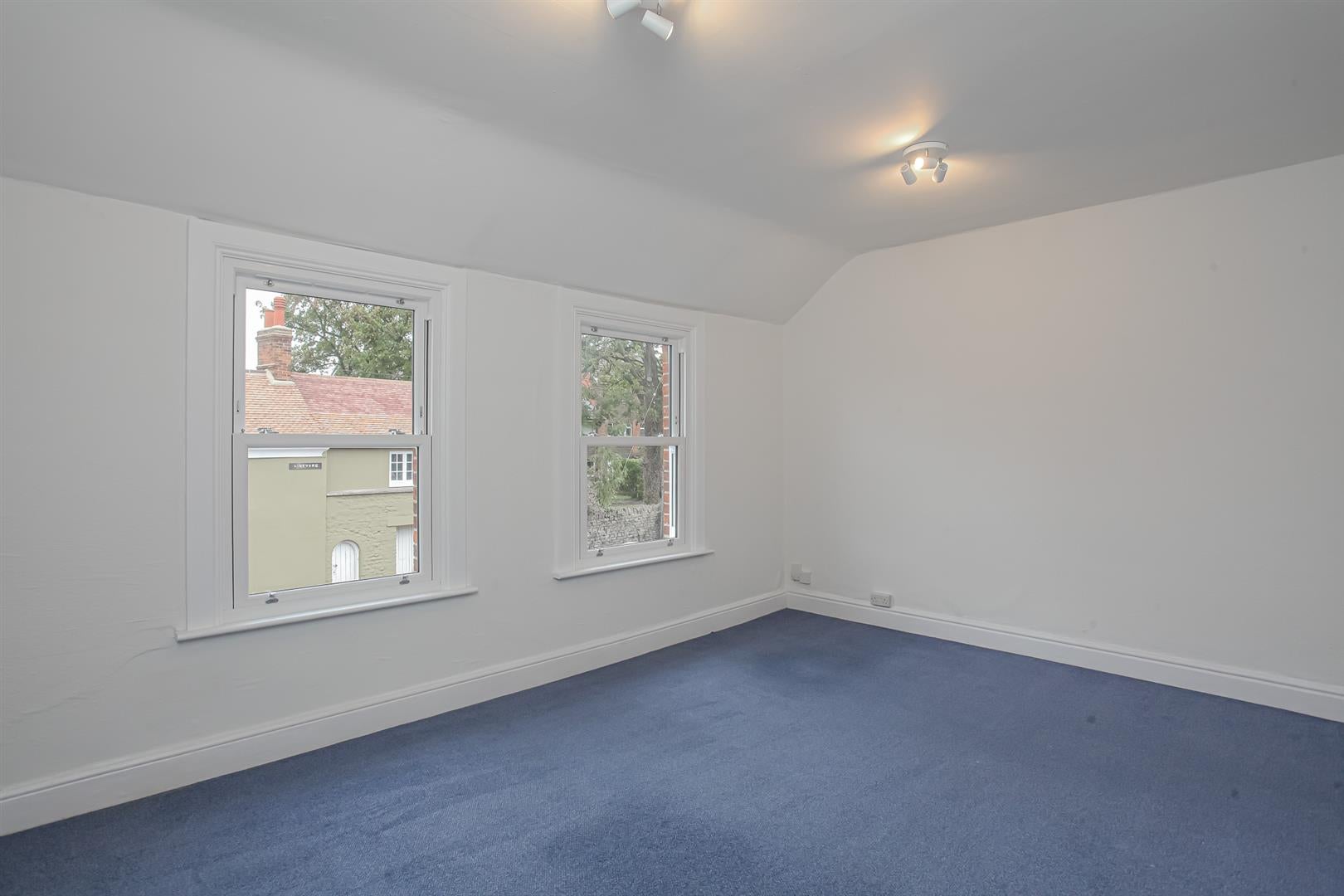 Flat Quakers Court in Vale of White Horse